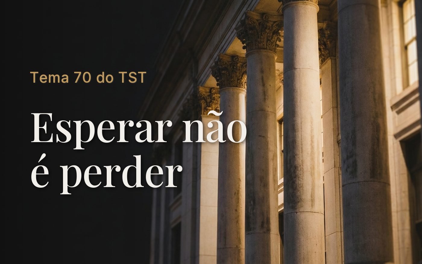 Colunas de pedra de um tribunal ao entardecer